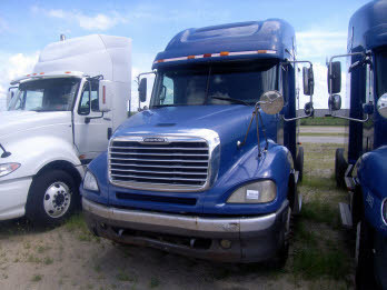 2002 Freightliner Conventional Columbia  Tractor