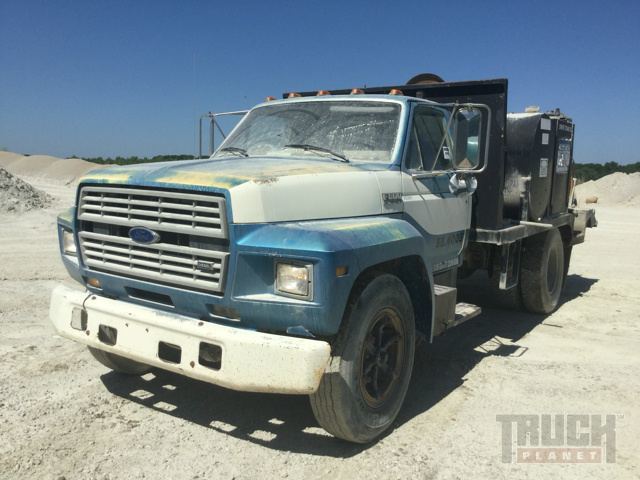 1989 Ford F-600  Fuel Truck - Lube Truck
