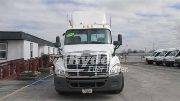 2009 Freightliner Cascadia 125  Conventional - Day Cab