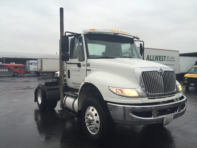 2009 International Durastar 4400  Conventional - Day Cab