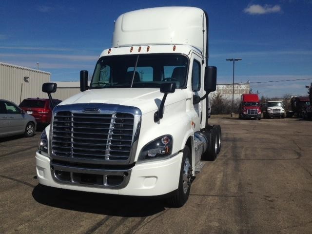 2016 Freightliner Cascadia 125  Conventional - Day Cab