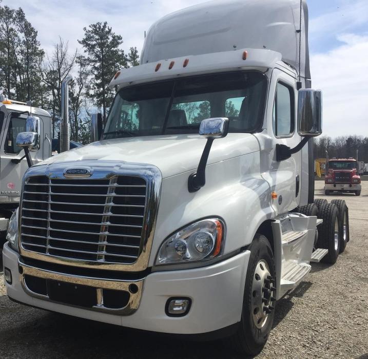 2016 Freightliner Cascadia  Conventional - Day Cab