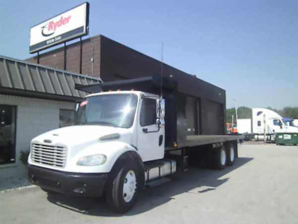 2006 Freightliner M2 106  Flatbed Truck