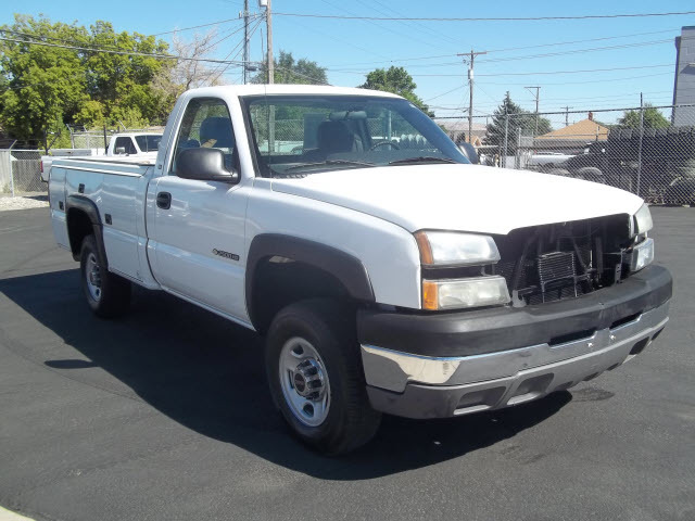 2004 Chevrolet Silverado 2500  Pickup Truck