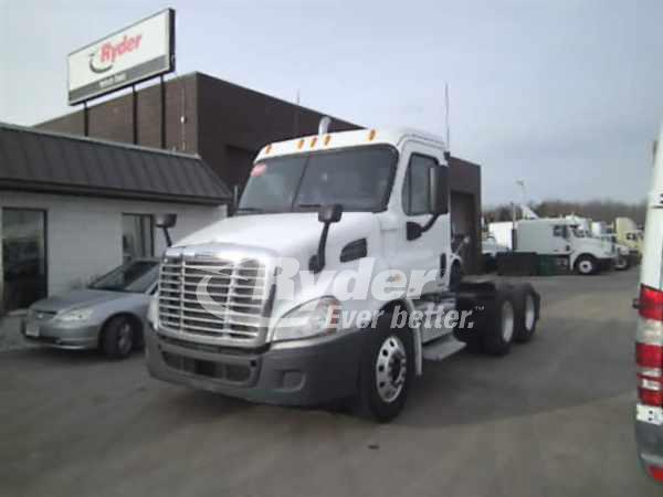 2010 Freightliner Cascadia 113  Conventional - Day Cab