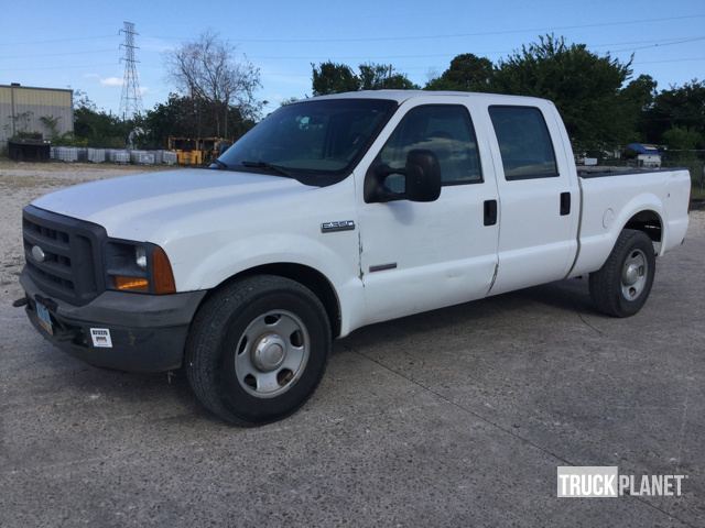 2005 Ford F-350 Xl Super Duty  Pickup Truck