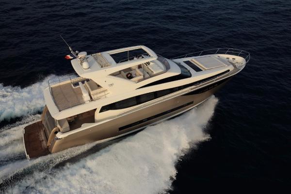 2015 Prestige Yachts 750