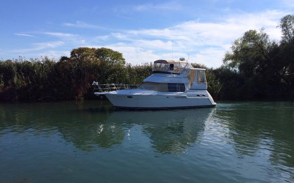 2001 Carver 356 Motor Yacht