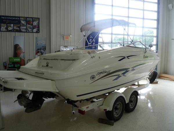 2001 Rinker 232 Captiva Cuddy