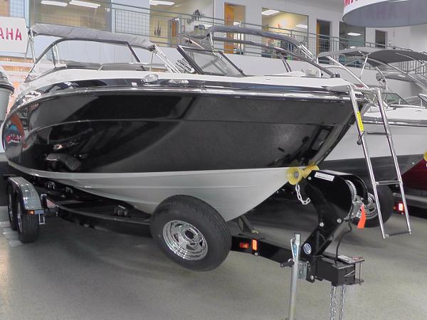 2015 Yamaha Sport Boat 242 LTD