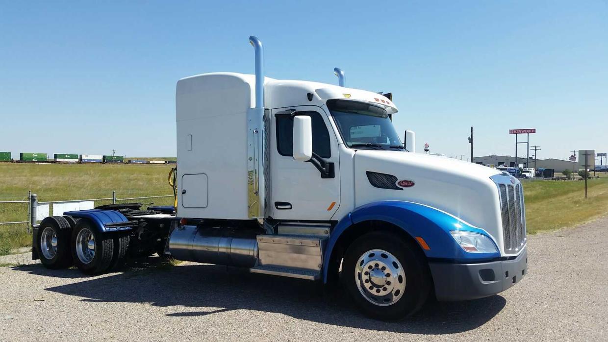 2015 Peterbilt 579  Conventional - Sleeper Truck