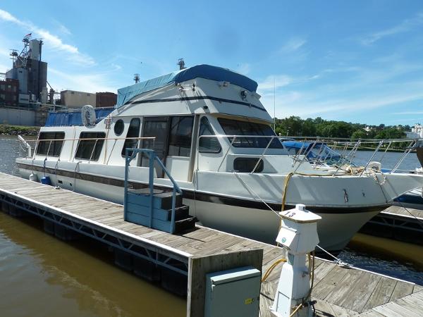 1978 Bluewater Coastal Houseboat