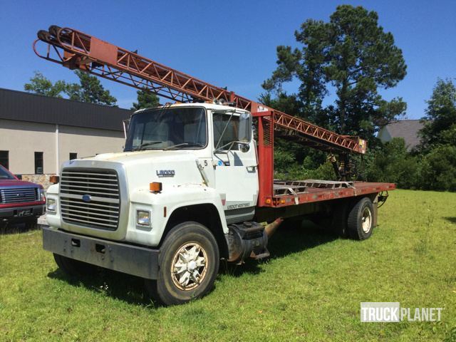1987 Ford L8000  Flatbed Truck