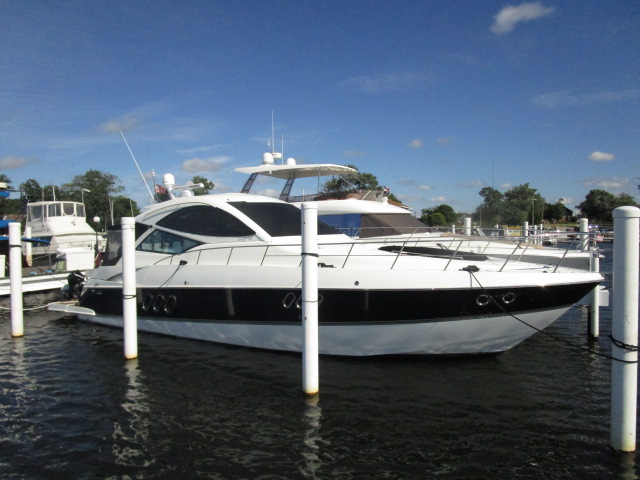 2012 Cruisers Yachts 540 Coupe
