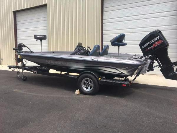 2017 Phoenix Bass Boats 618 Pro