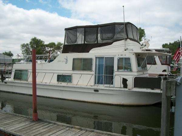 1984 Harbor-Master Houseboat