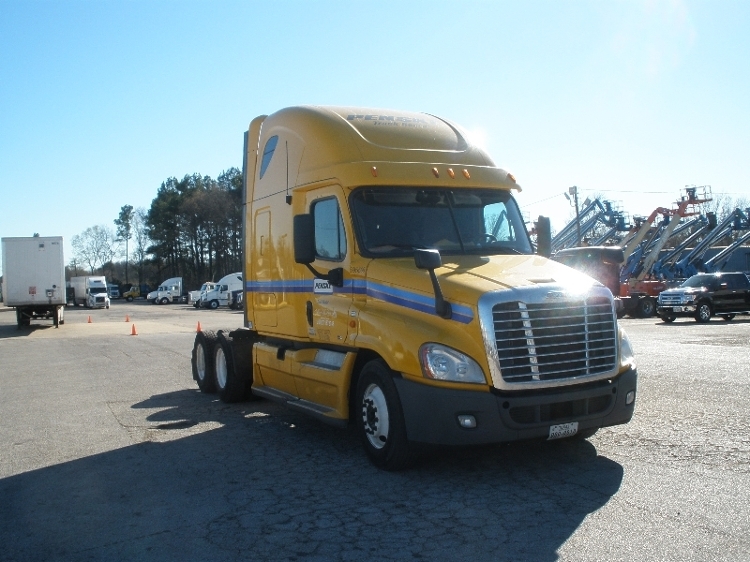 2011 Freightliner Cascadia  Conventional - Sleeper Truck