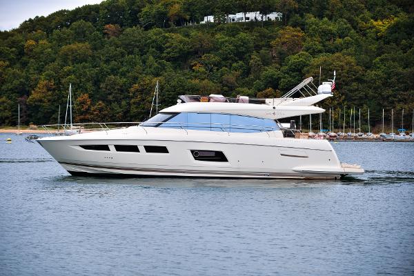 2014 Prestige Yachts 550 Flybridge