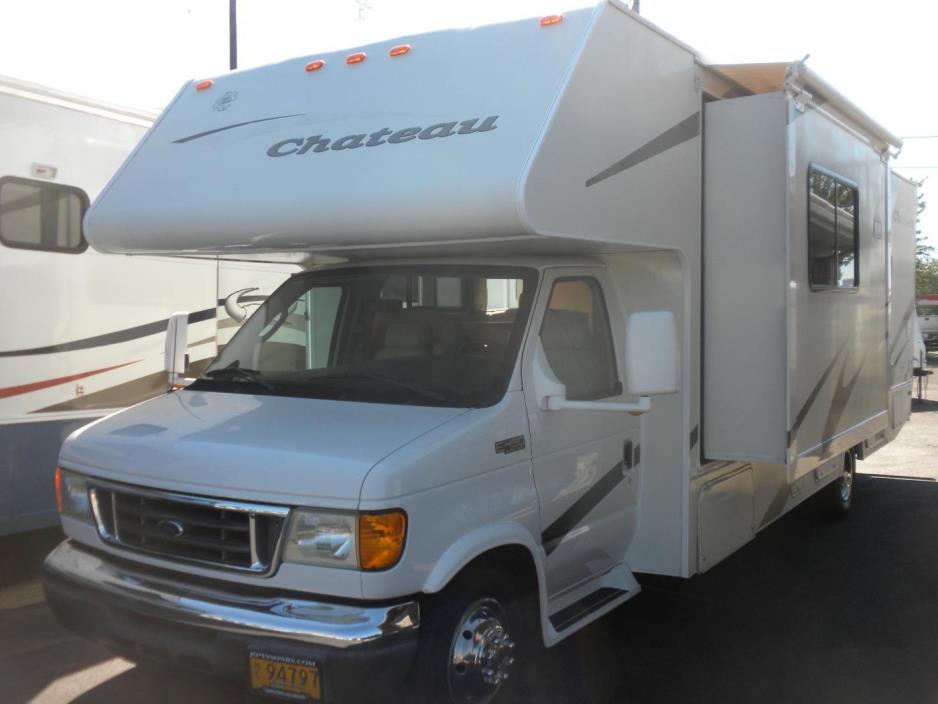 2005 Chateau 29FT CLASS C 2 SLIDES LOW MILES 12K