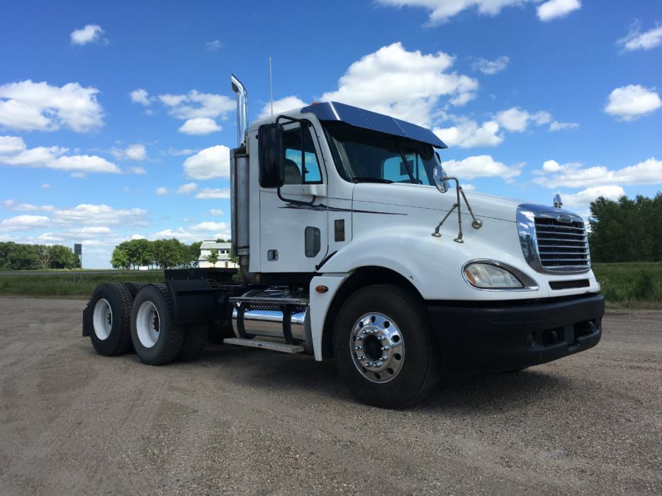 2005 Freightliner Columbia Cl12064st  Conventional - Day Cab