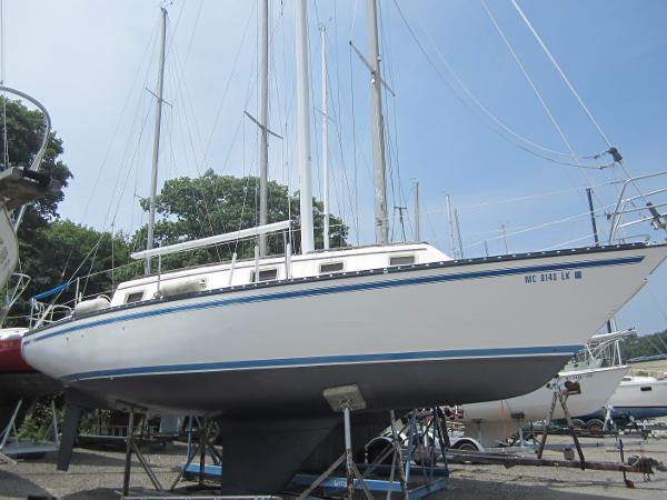 1982 Hunter 33