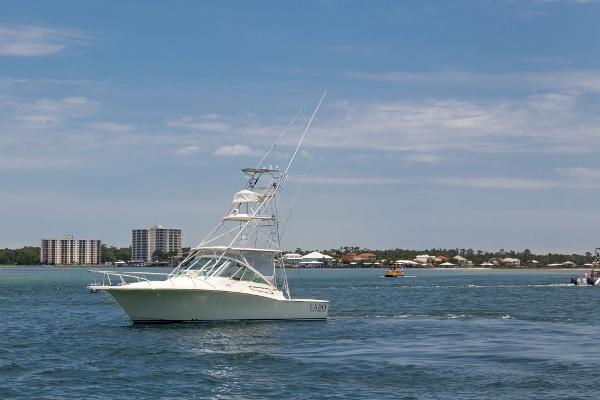 2005 Cabo Yachts 32 Express