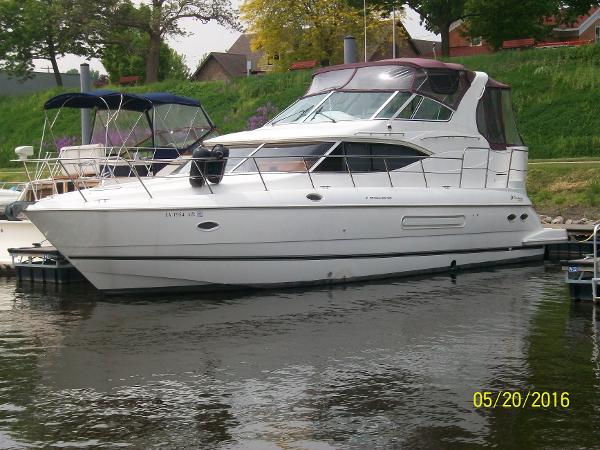 2000 Cruisers Yachts 4450 Express Motoryacht