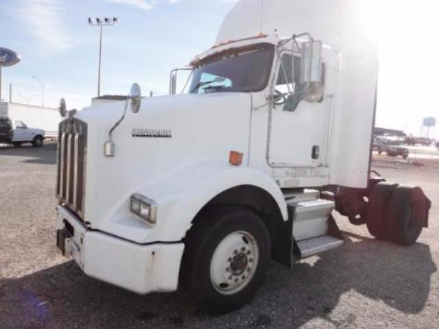2004 Kenworth T800  Conventional - Day Cab