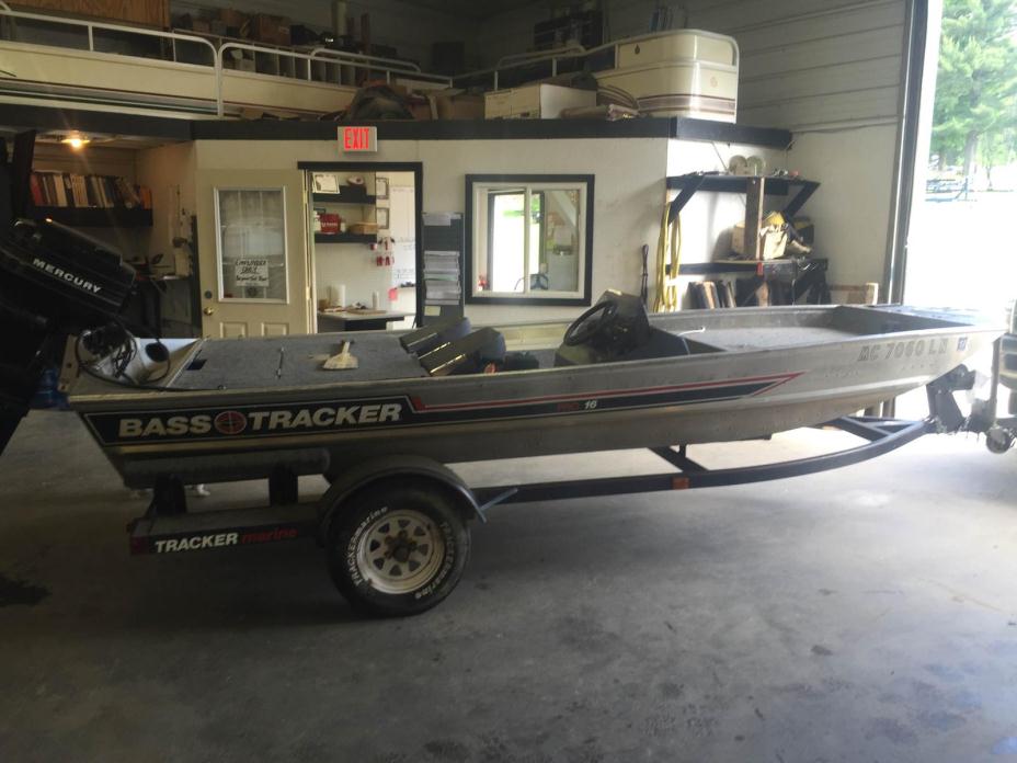 1987 Tracker Bass Tracker 160