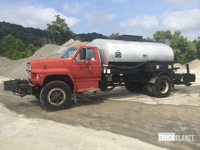 1993 Ford F-700