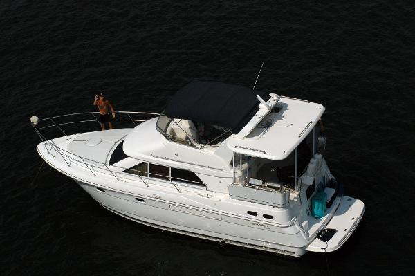 1997 Cruisers 3650 Motor Yacht