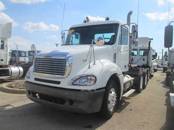 2004 Freightliner Columbia 120  Conventional - Day Cab