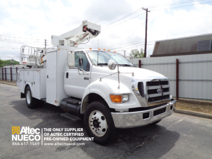 2005 Ford F750  Bucket Truck - Boom Truck