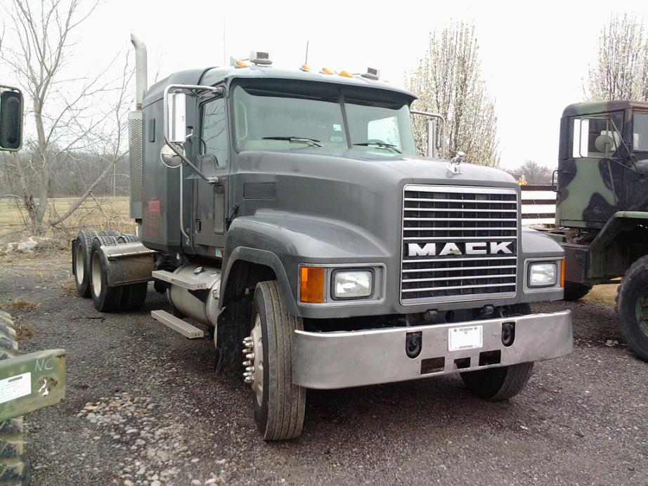 2004 Mack Ch613  Conventional - Sleeper Truck
