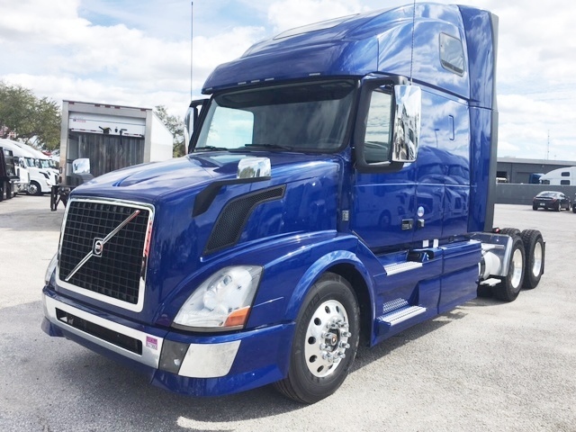 2015 Volvo Vn 670  Conventional - Sleeper Truck