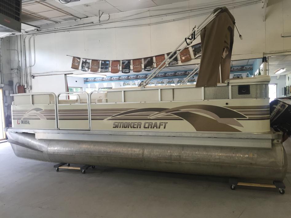 1996 Smoker Craft 820 Dolphin Sundeck