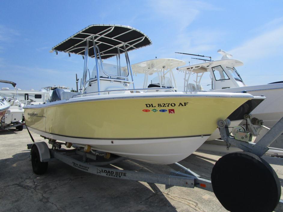 2012 Sea Hunt Triton Series 202