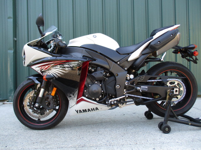 2012 Yamaha YZF R1 ALL STOCK WITH VERY LOW MILE