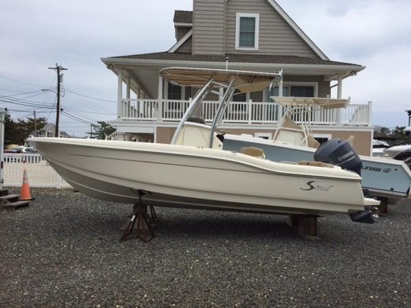 2015 Scout Boats 210 XSF