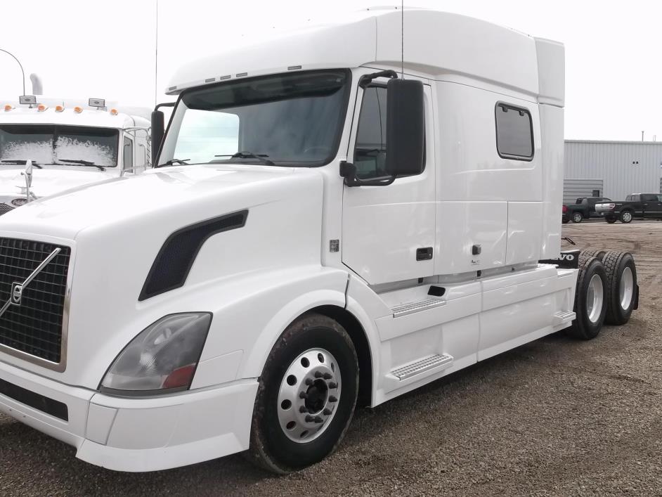 2010 Volvo Vnl  Conventional - Sleeper Truck