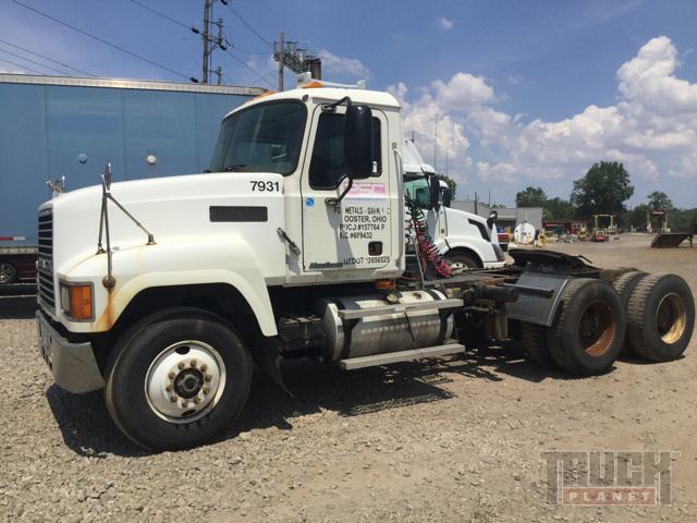 2005 Mack Ch600  Conventional - Day Cab