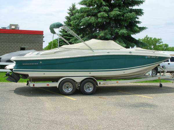 2004 Bennington RL 251 Deck Boat