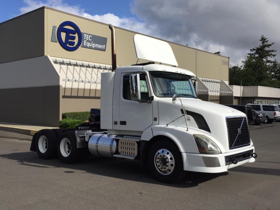 2010 Volvo Vnl  Conventional - Day Cab