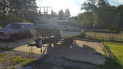 1993 Crestliner Pontoon 70 HP Johnson Outboard