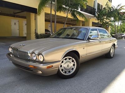 Jaguar : XJ8 Vanden Plas One Owner Low Miles Clean Autocheck Non-Smoker Garage Kept Florida Books/Records