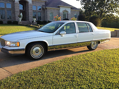 Cadillac : Fleetwood Brougham Sedan 4-Door Cadillac Fleetwood Brougham 1994 LT1  35,000 miles Cotillion white NICE !!!