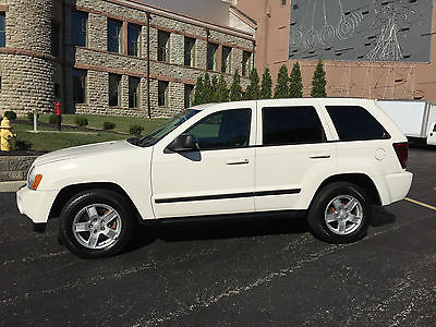 Jeep : Grand Cherokee Laredo Sport Utility 4-Door Jeep Grand Cherokee 4x4