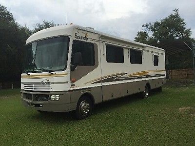 2003 32ft Fleetwood Bounder class A 21,700 miles, nice, clean