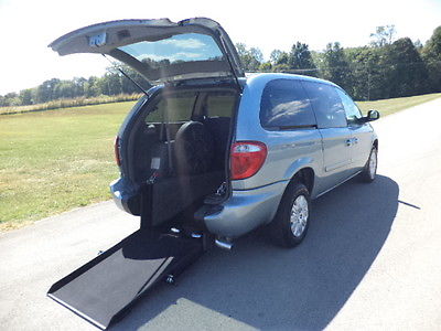 Chrysler : Town & Country TOWN & COUNTRY 2006 chrysler town country handicap wheelchair van rear entry conversion