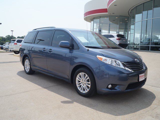 Toyota : Sienna XLE XLE 3.5L Third Row Seat Crumple Zones Front And Rear Security Stability Control
